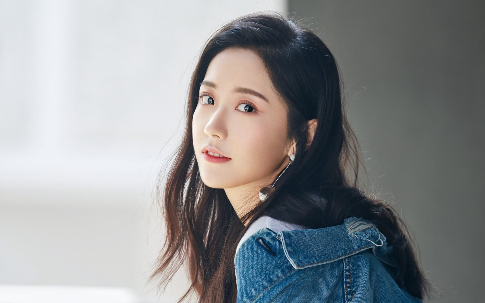 跨代际对决,文班亚马新王当立,雷霆梦幻压制广东