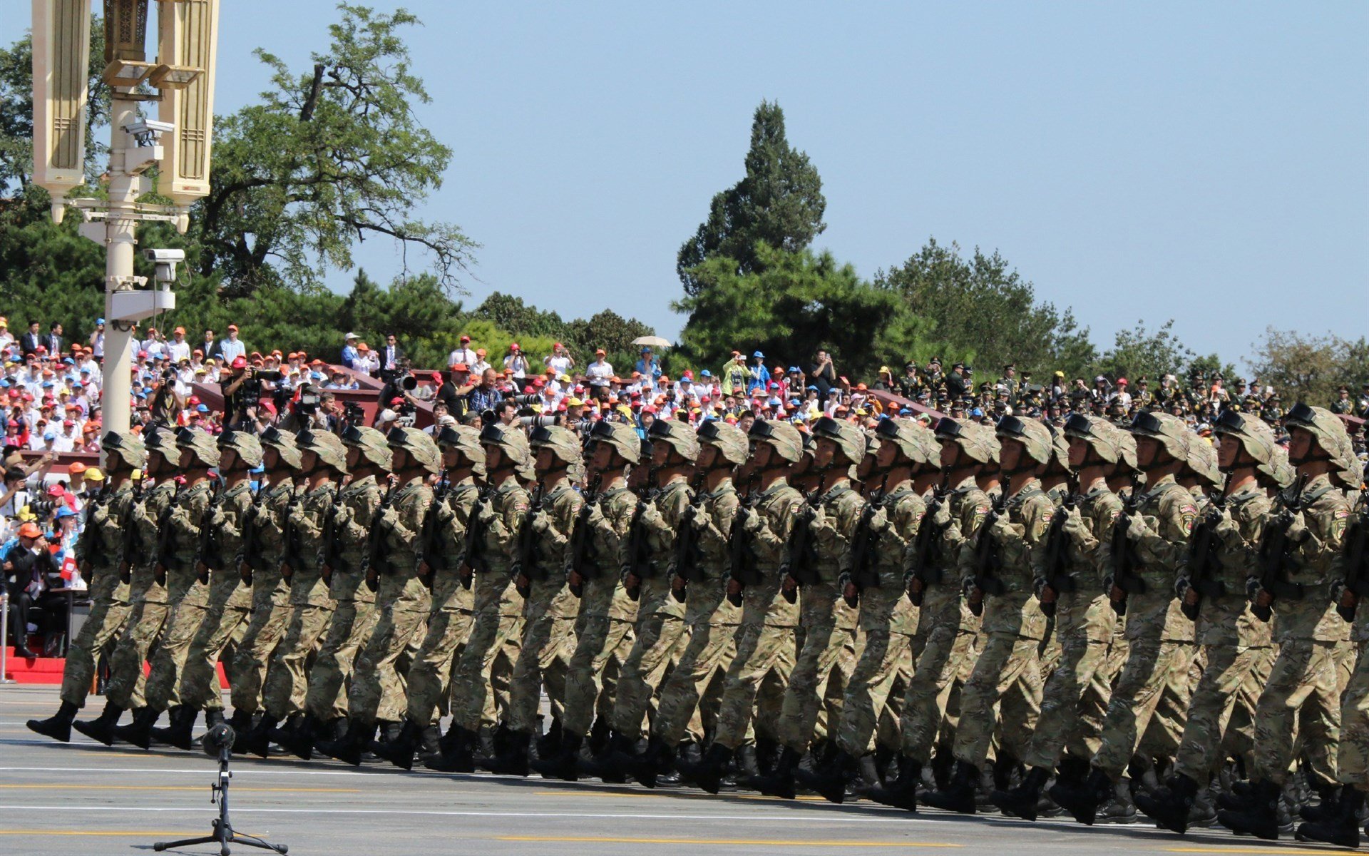 跨越时空的对决，当马德里竞技遇见秘鲁，姆巴佩的炽热光芒照亮足球之夜