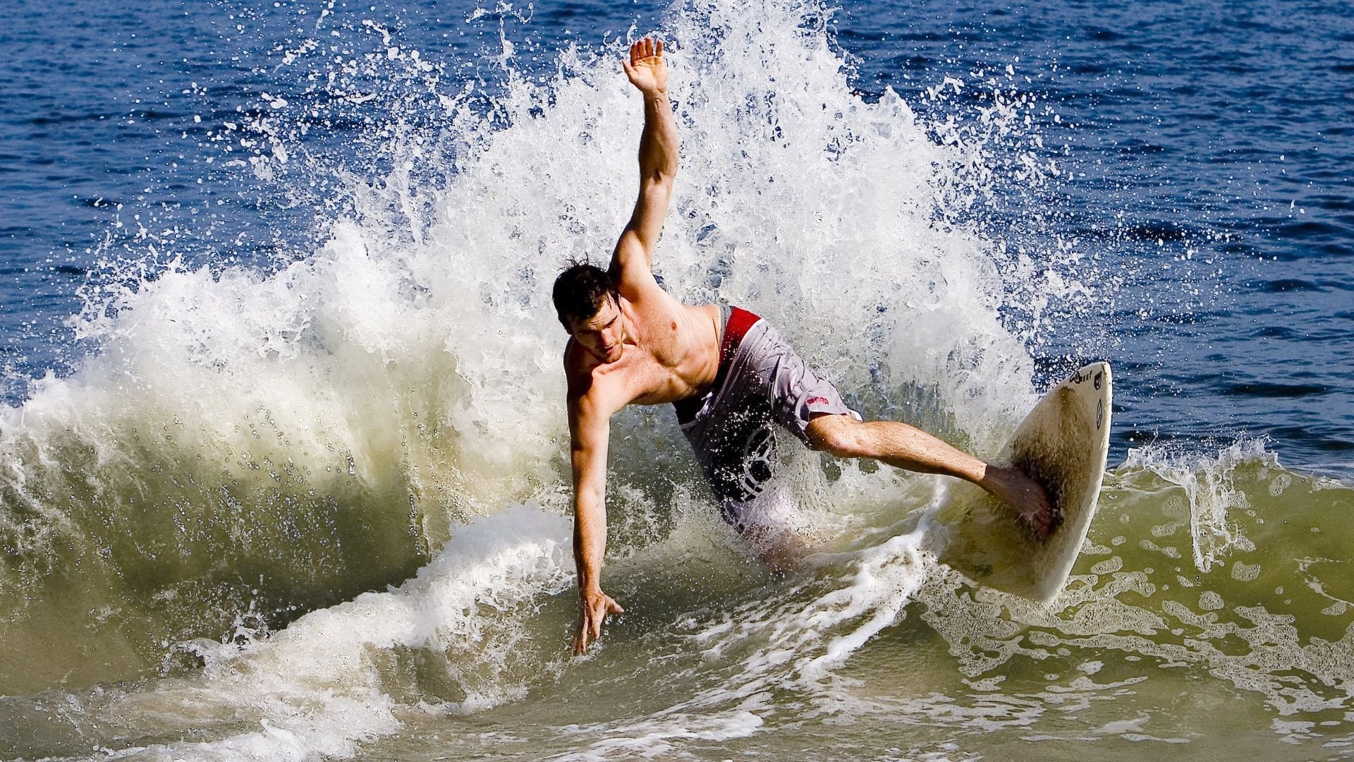 埃及法老的欧冠神迹，萨拉赫戴帽勒沃库森防线崩溃
